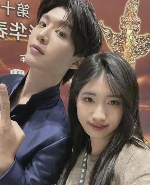 新澳门近15期开奖记录和冯小刚养女高中毕业与冯小刚收养的女儿
